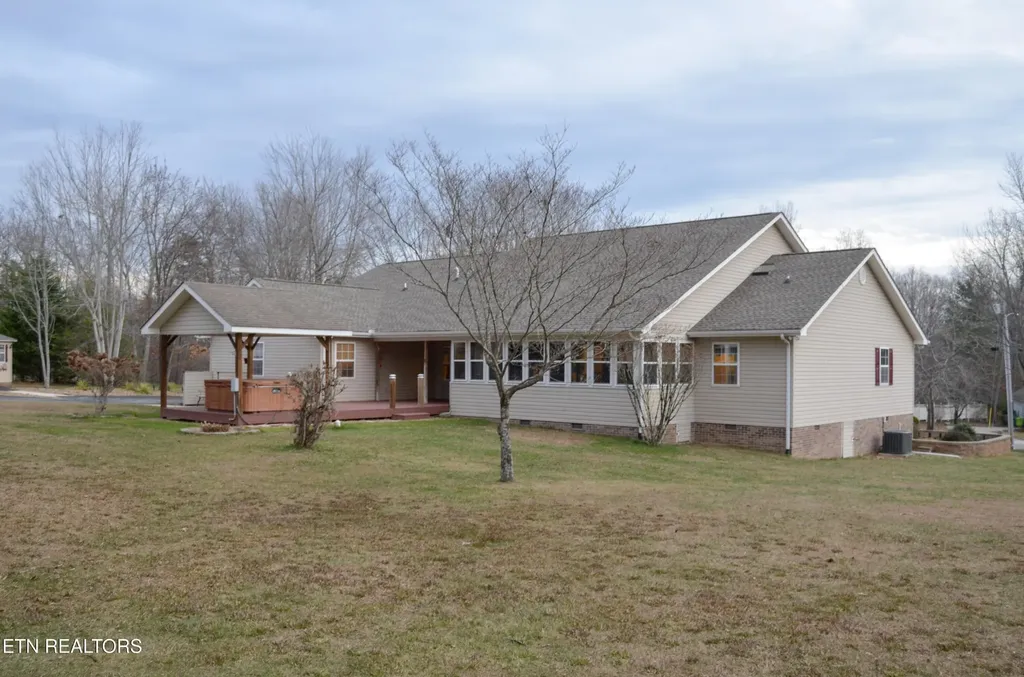 170 Pin Oak Lane Crossville TN 38555