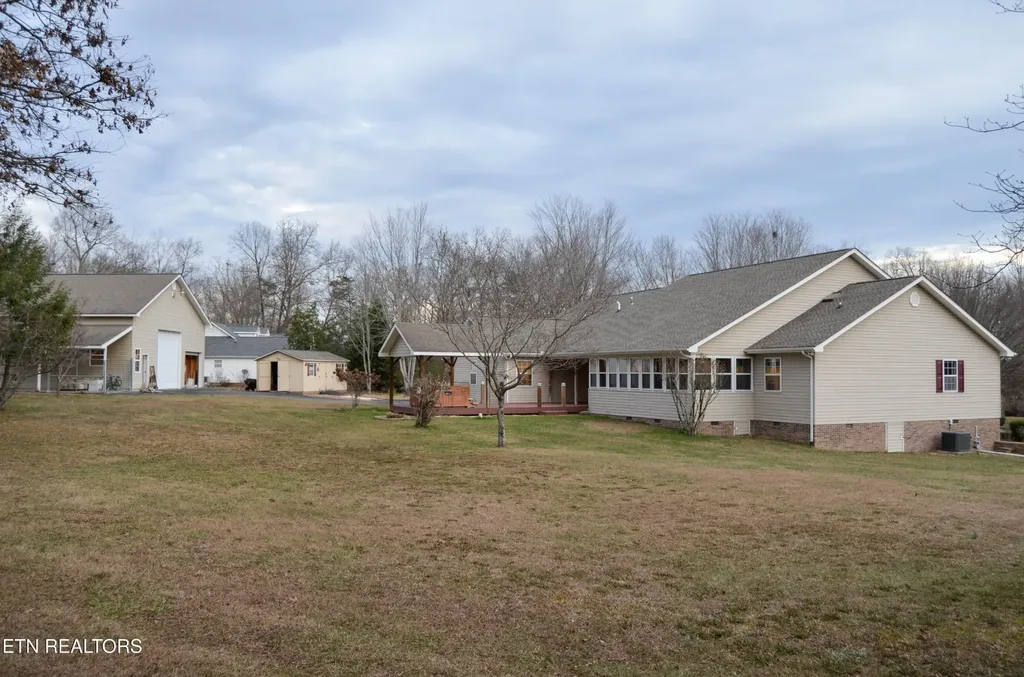 170 Pin Oak Lane Crossville TN 38555