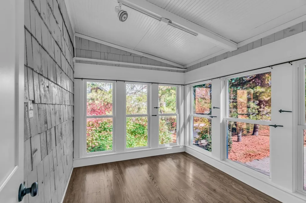 633 W Iris Drive Nashville TN 37204