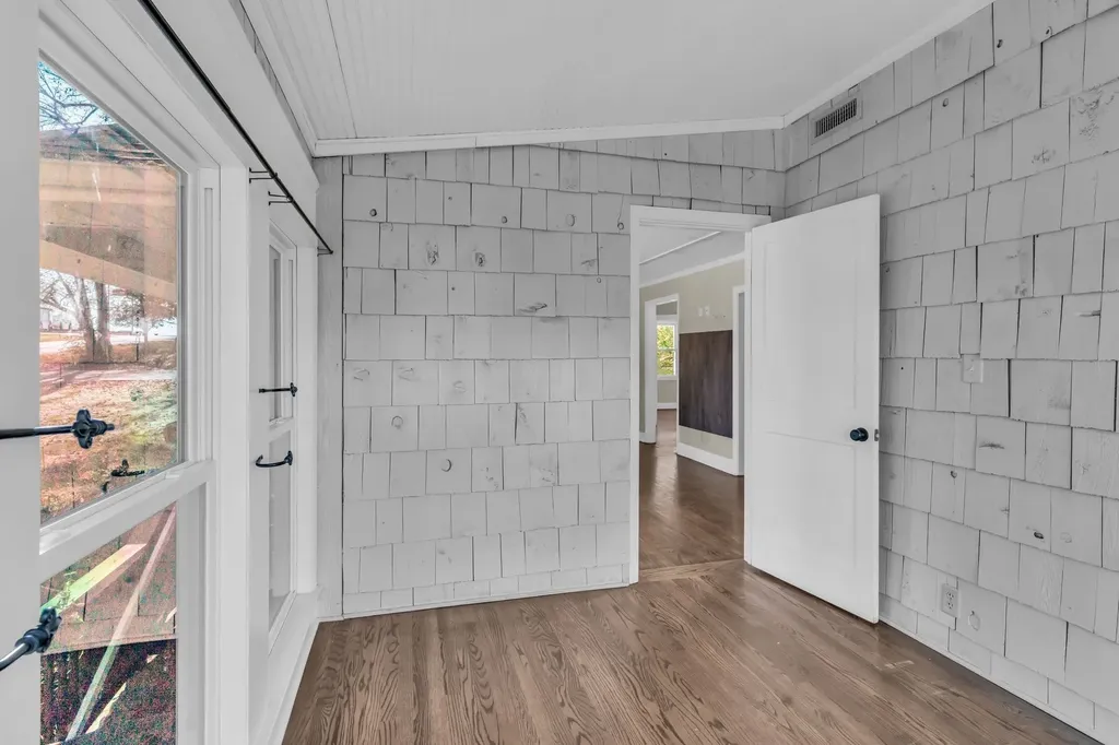 633 W Iris Drive Nashville TN 37204
