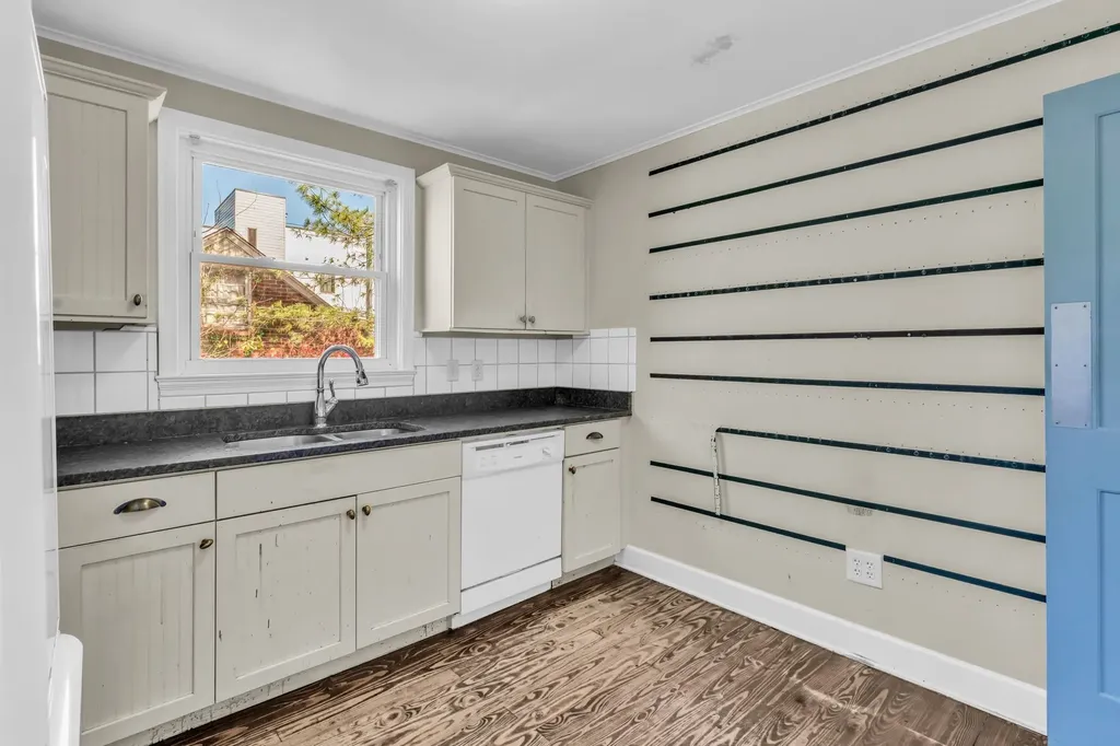 633 W Iris Drive Nashville TN 37204