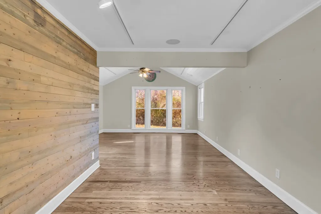 633 W Iris Drive Nashville TN 37204