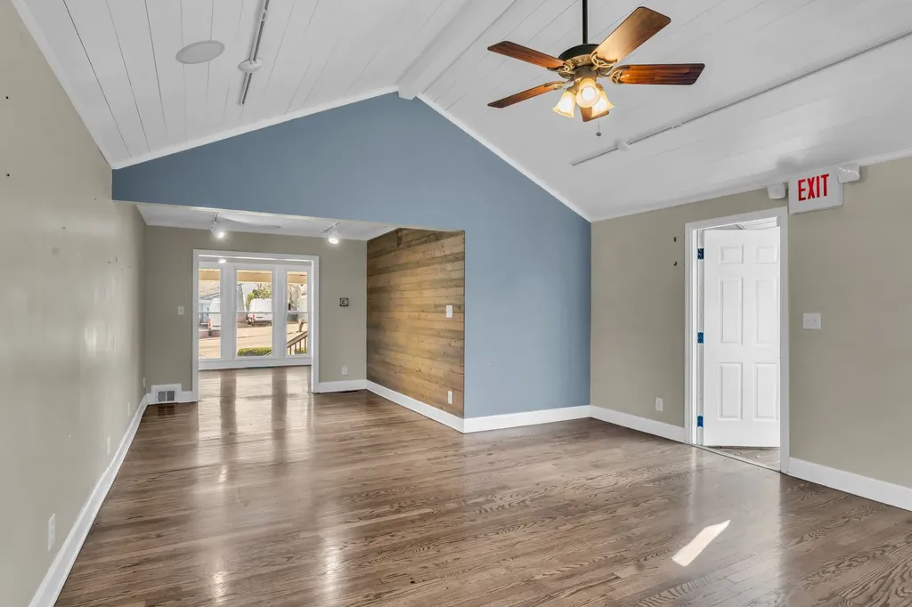 633 W Iris Drive Nashville TN 37204