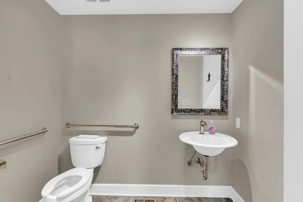 633 W Iris Drive Nashville TN 37204