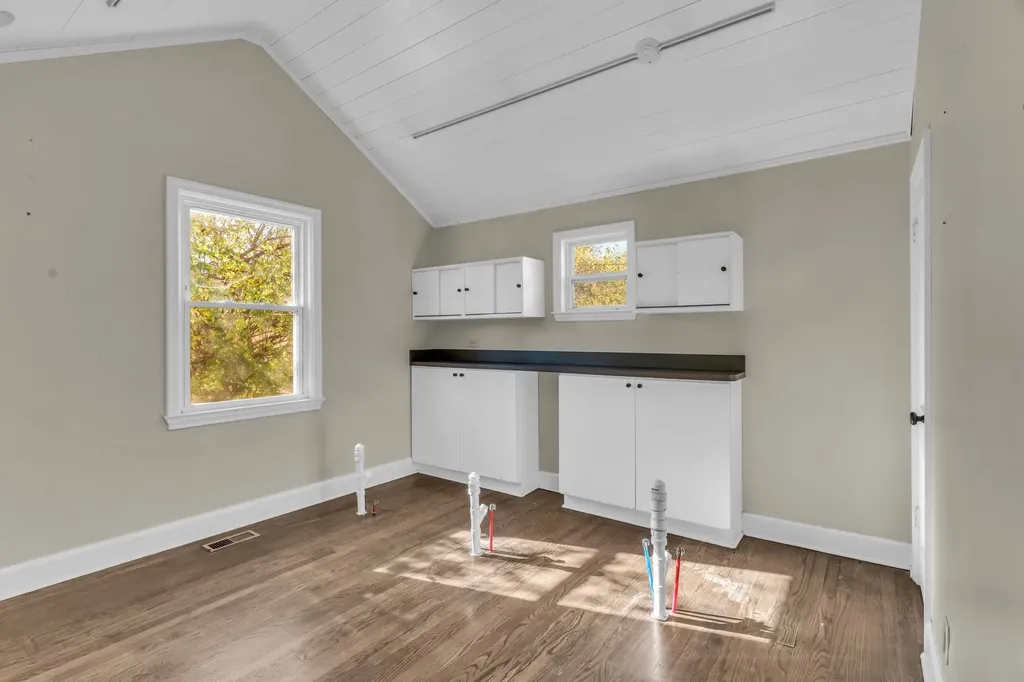 633 W Iris Drive Nashville TN 37204