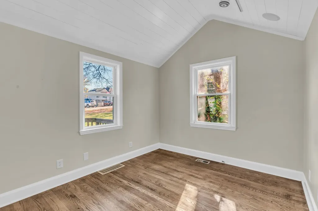 633 W Iris Drive Nashville TN 37204