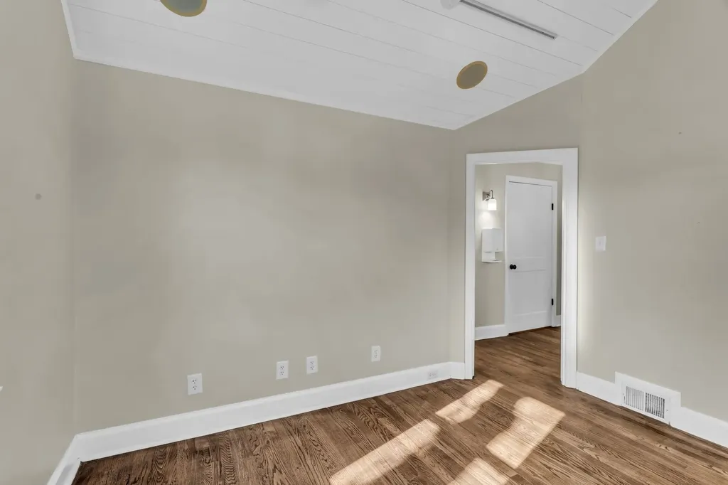 633 W Iris Drive Nashville TN 37204