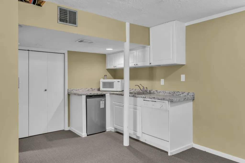 633 W Iris Drive Nashville TN 37204