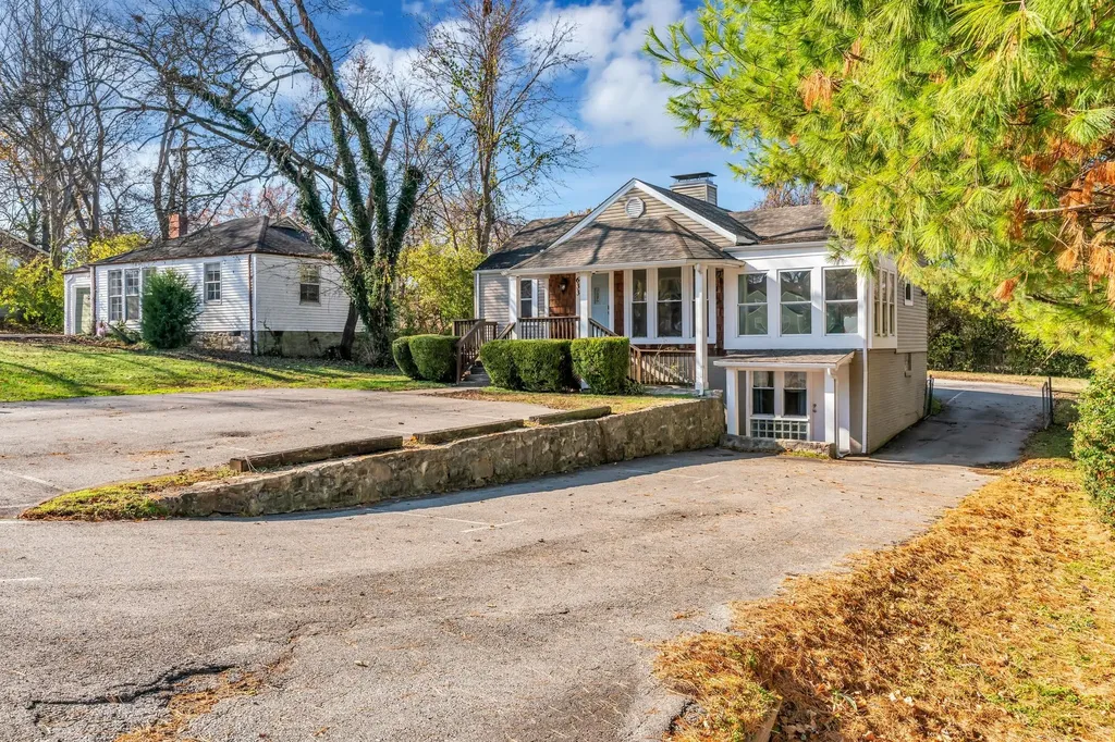 633 W Iris Drive Nashville TN 37204