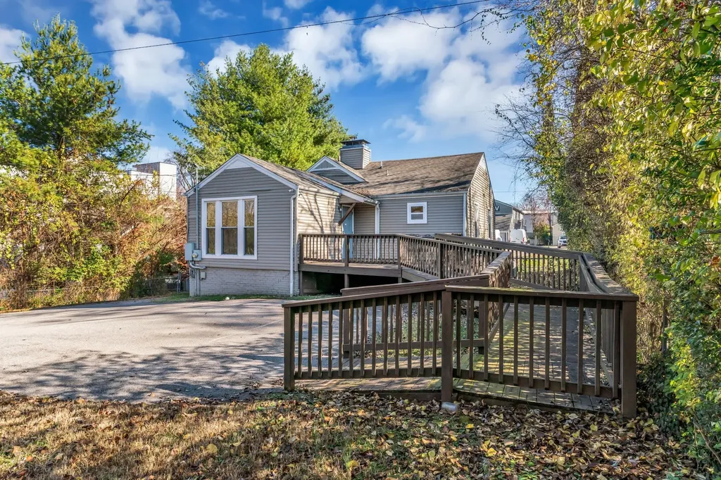 633 W Iris Drive Nashville TN 37204