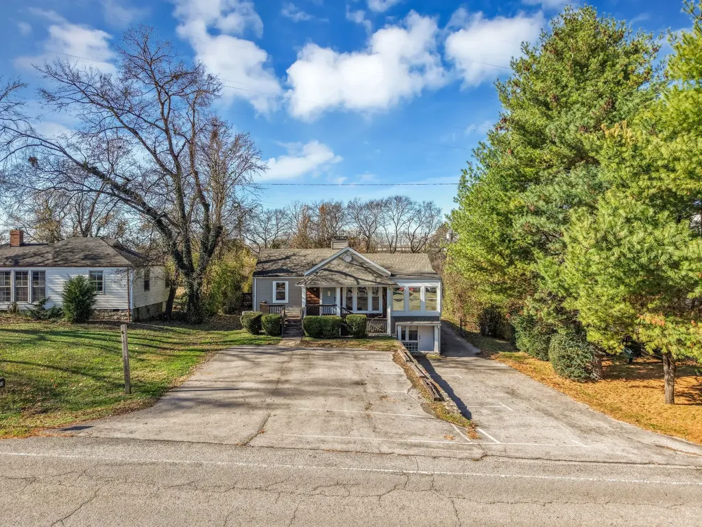 633 W Iris Drive Nashville TN 37204