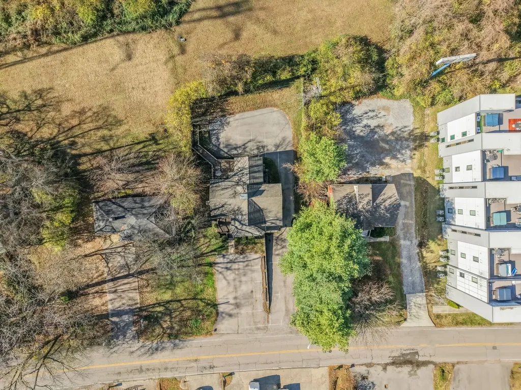 633 W Iris Drive Nashville TN 37204