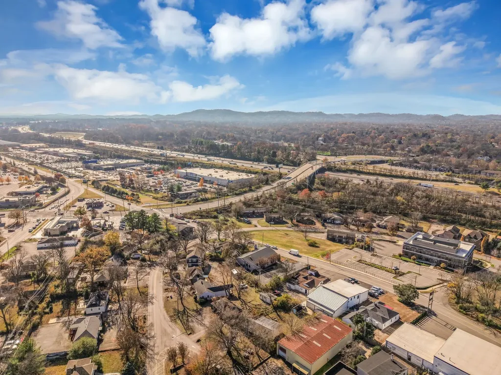 633 W Iris Drive Nashville TN 37204
