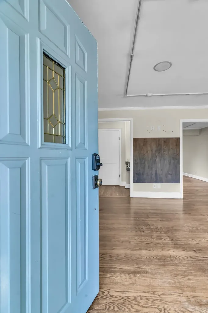 633 W Iris Drive Nashville TN 37204
