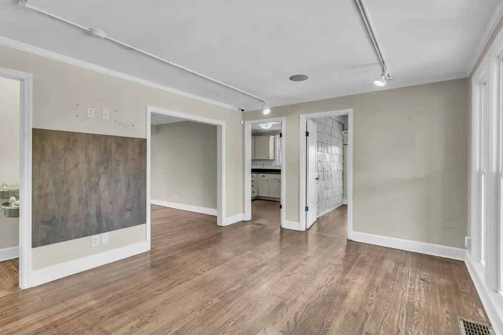 633 W Iris Drive Nashville TN 37204
