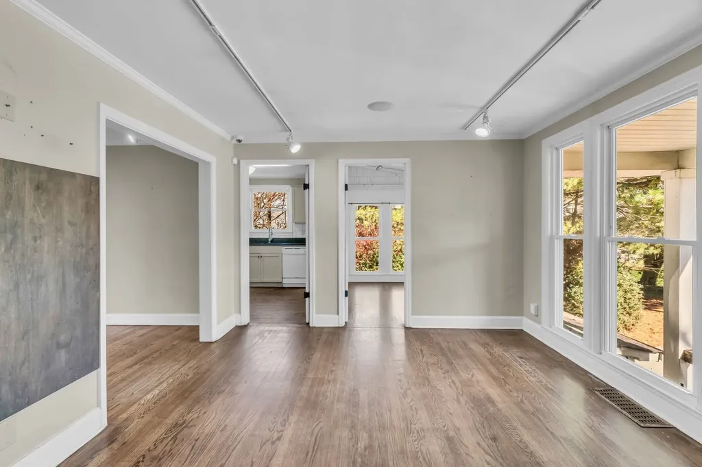 633 W Iris Drive Nashville TN 37204