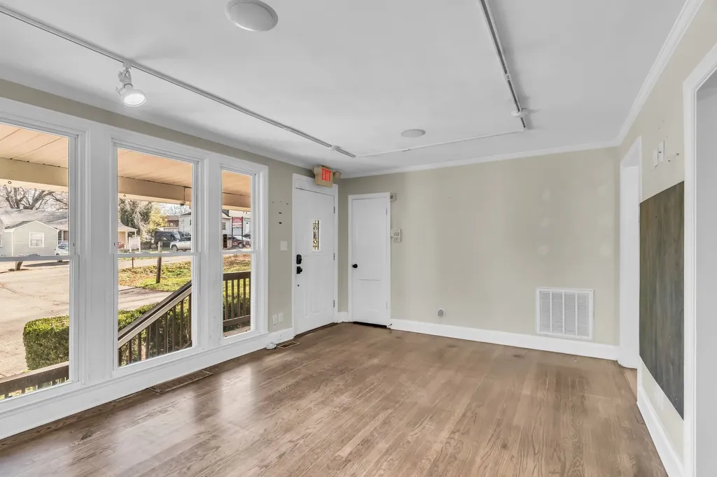 633 W Iris Drive Nashville TN 37204
