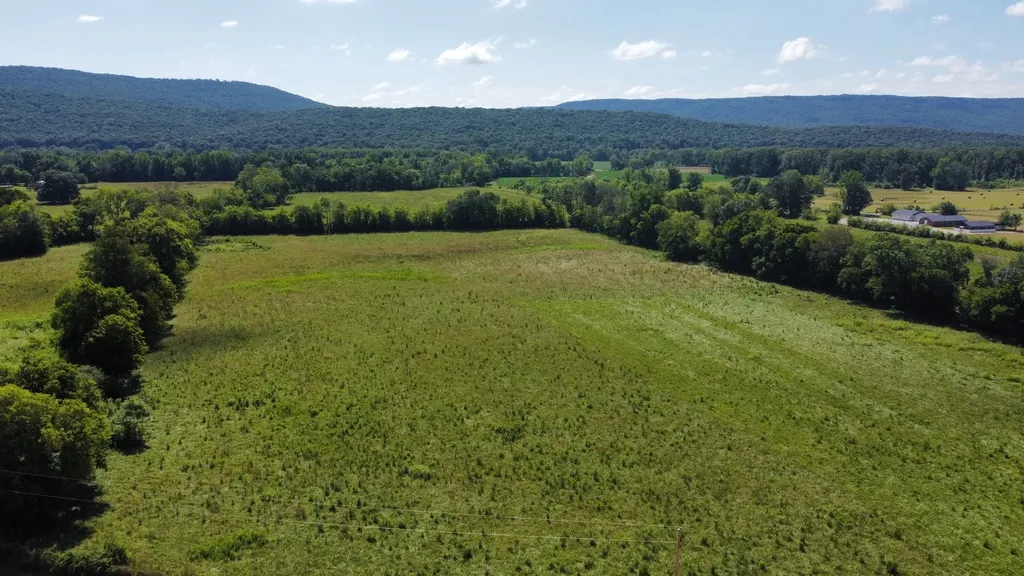 5600 Sr 50 Pelham TN 37366