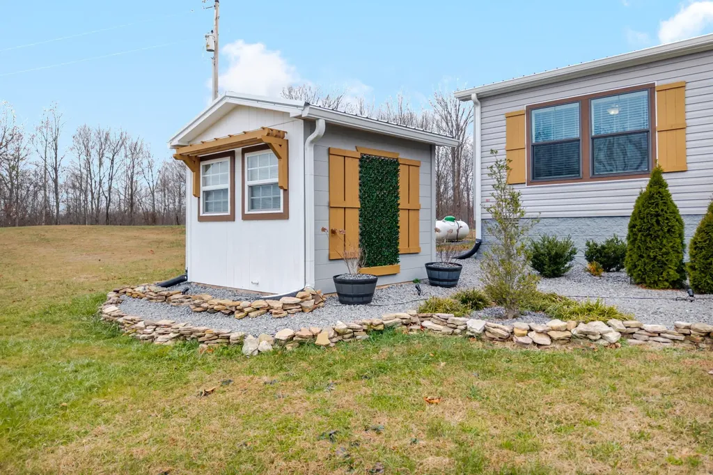 1750 S Fork Road Whitleyville TN 38588
