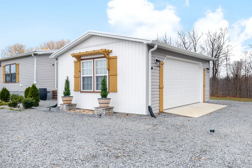 1750 S Fork Road Whitleyville TN 38588