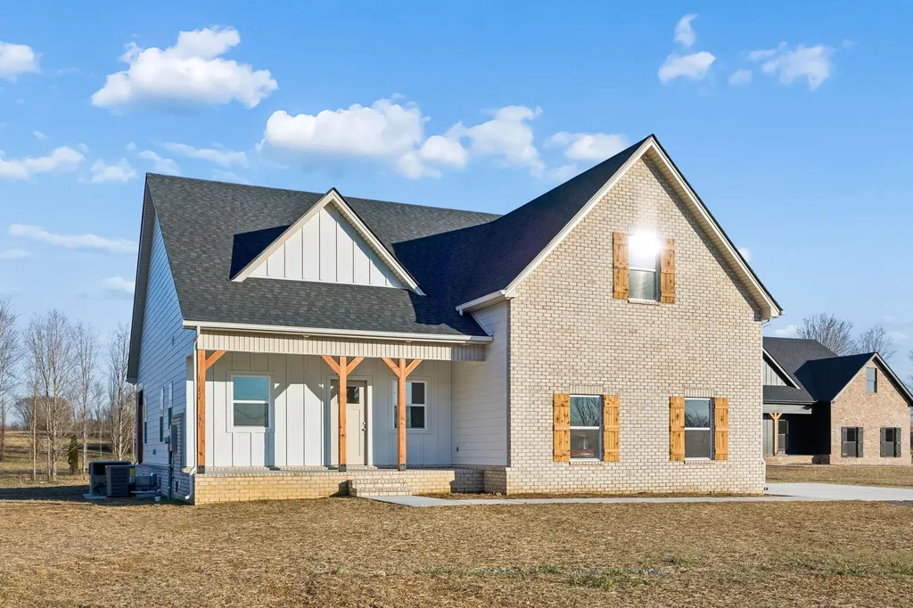 2233 County House Road Smithville TN 37166