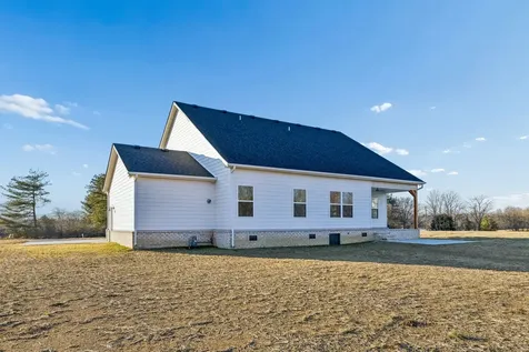 2233 County House Road Smithville TN 37166