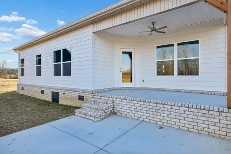 2233 County House Road Smithville TN 37166
