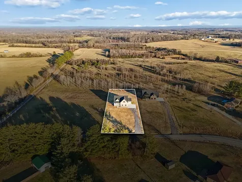 2233 County House Road Smithville TN 37166