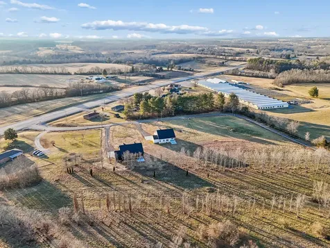 2233 County House Road Smithville TN 37166