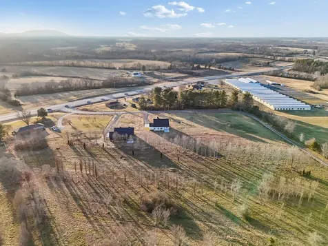2233 County House Road Smithville TN 37166