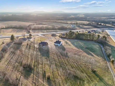 2233 County House Road Smithville TN 37166