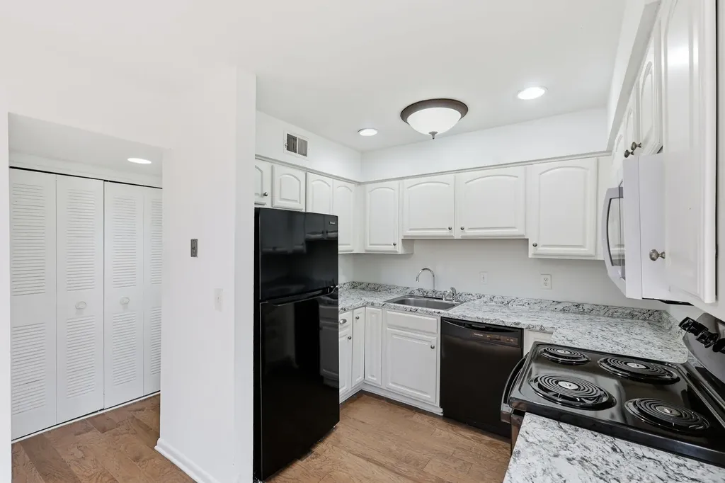 4958 Edmondson Pike Nashville TN 37211
