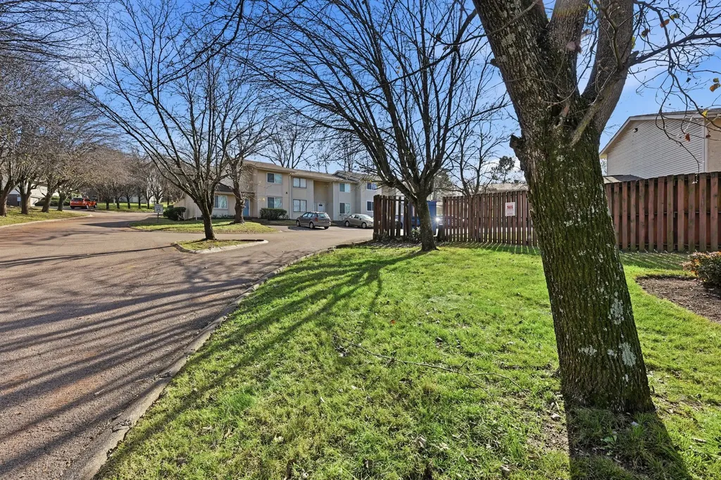 4958 Edmondson Pike Nashville TN 37211