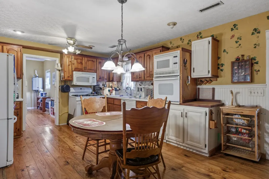 3371 Highway 76 Cottontown TN 37048