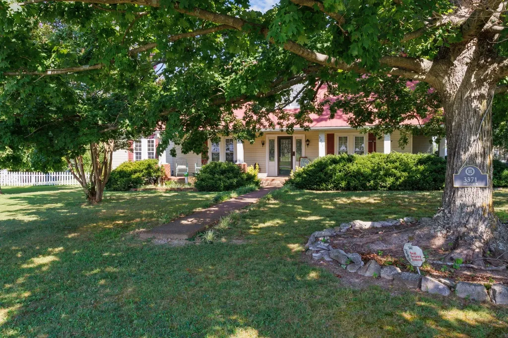 3371 Highway 76 Cottontown TN 37048