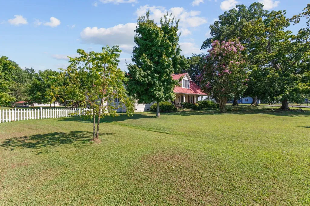 3371 Highway 76 Cottontown TN 37048
