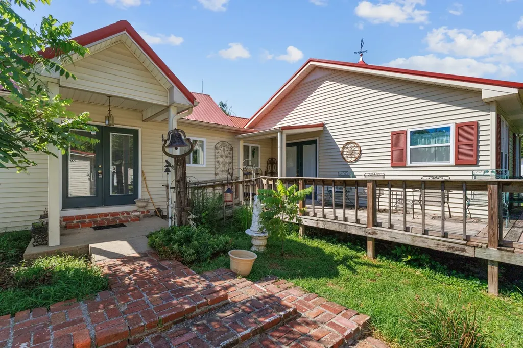 3371 Highway 76 Cottontown TN 37048