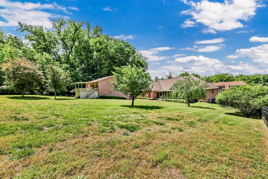 453 Stonemeadow Road Clarksville TN 37043