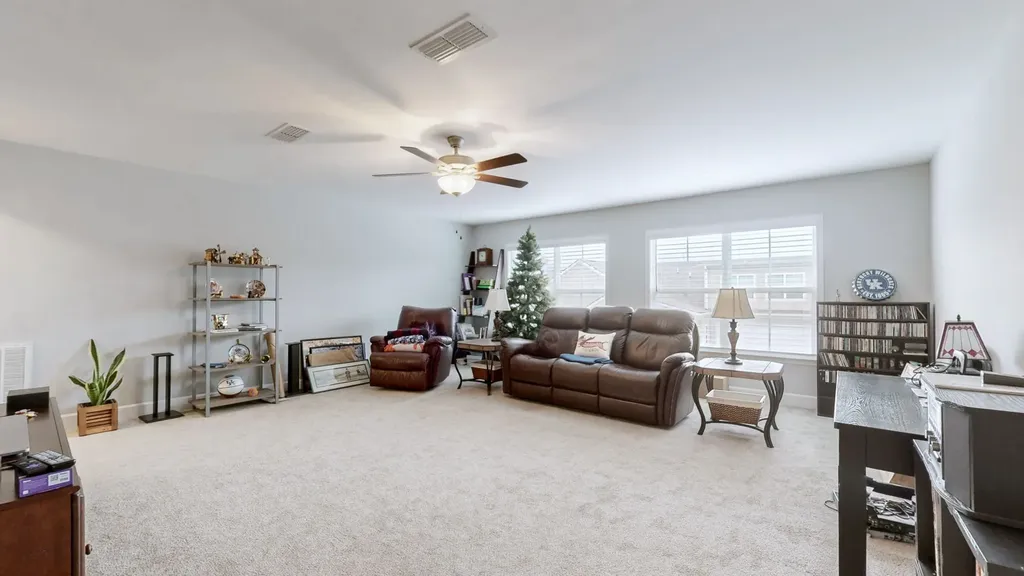 2460 Stonecenter Lane Murfreesboro TN 37128