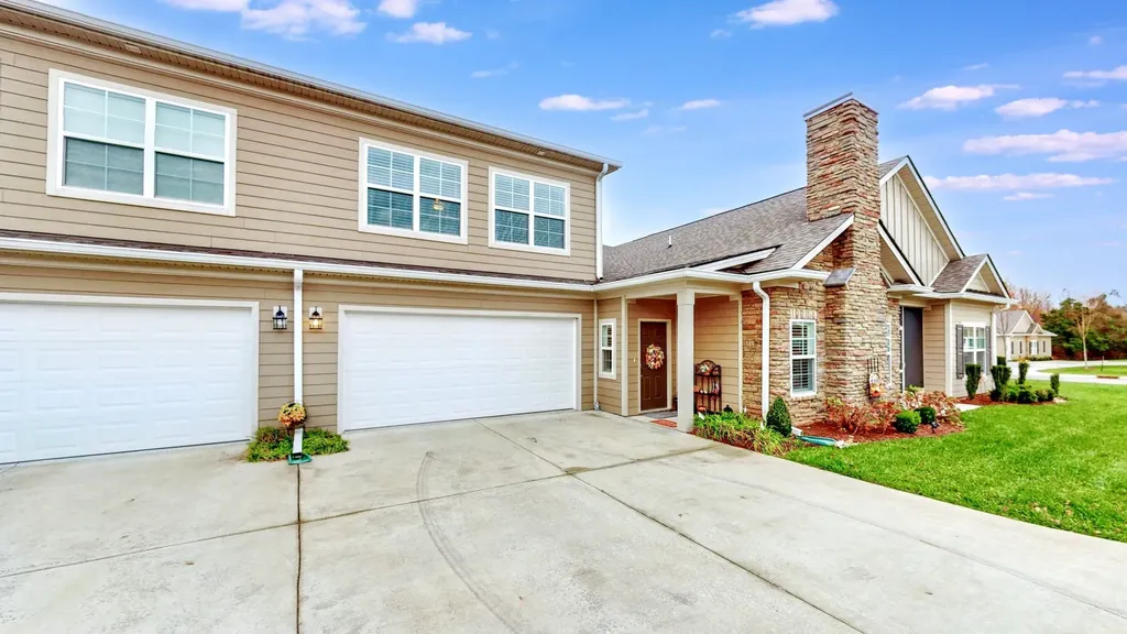 2460 Stonecenter Lane Murfreesboro TN 37128