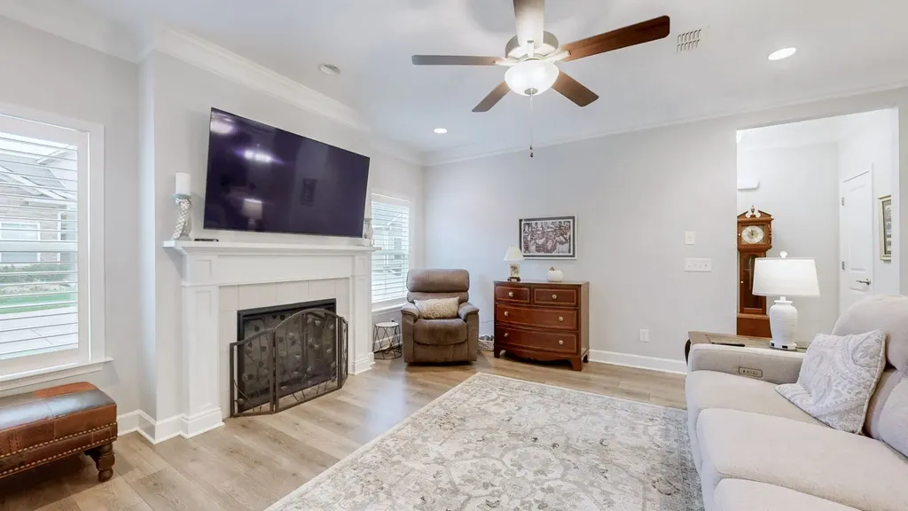 2460 Stonecenter Lane Murfreesboro TN 37128