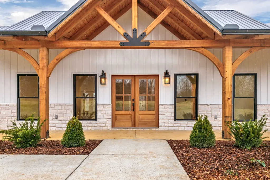 2024 Trace Creek Road Centerville TN 37033