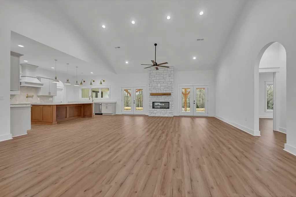 2024 Trace Creek Road Centerville TN 37033