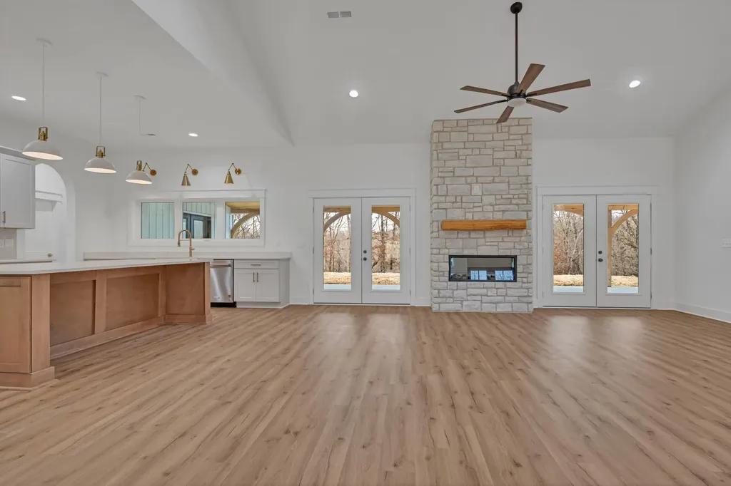 2024 Trace Creek Road Centerville TN 37033