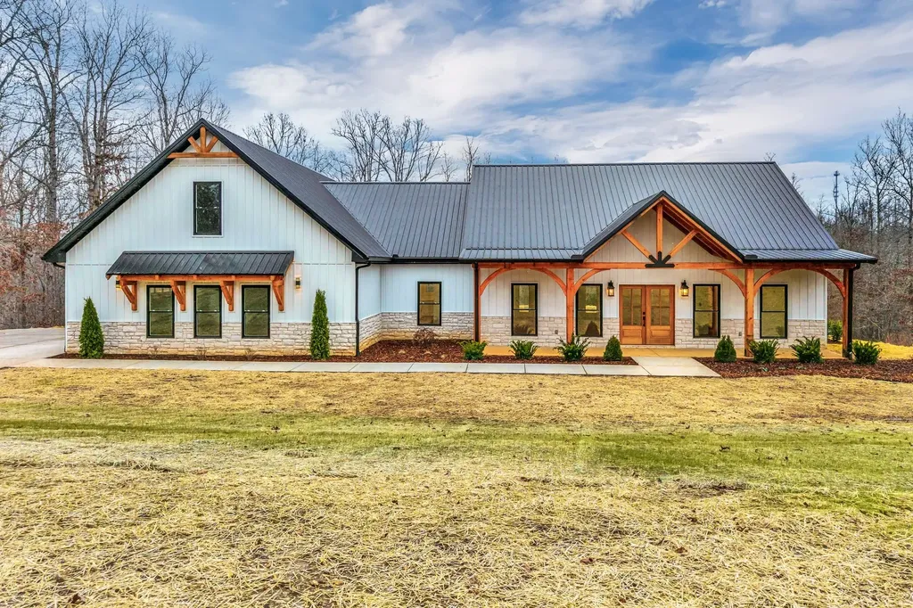 2024 Trace Creek Road Centerville TN 37033