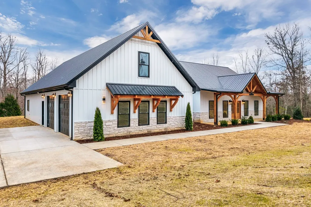 2024 Trace Creek Road Centerville TN 37033