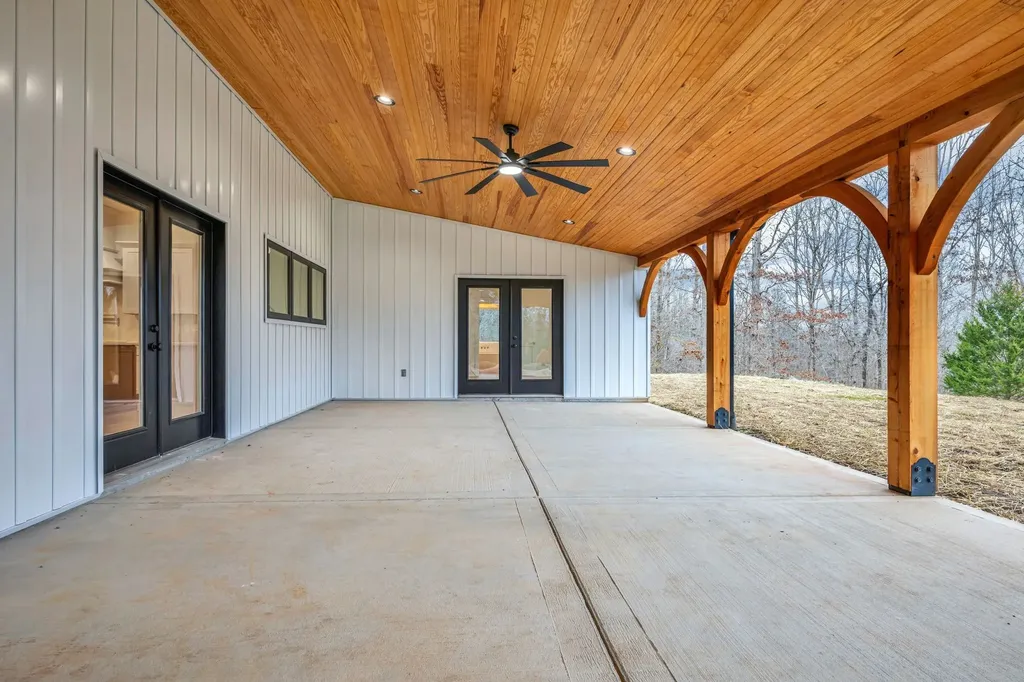 2024 Trace Creek Road Centerville TN 37033