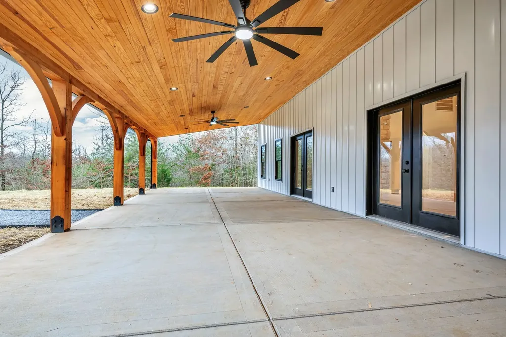 2024 Trace Creek Road Centerville TN 37033