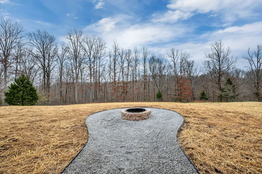 2024 Trace Creek Road Centerville TN 37033