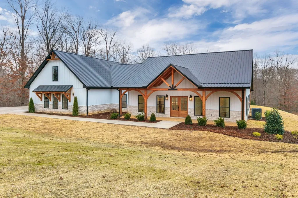 2024 Trace Creek Road Centerville TN 37033